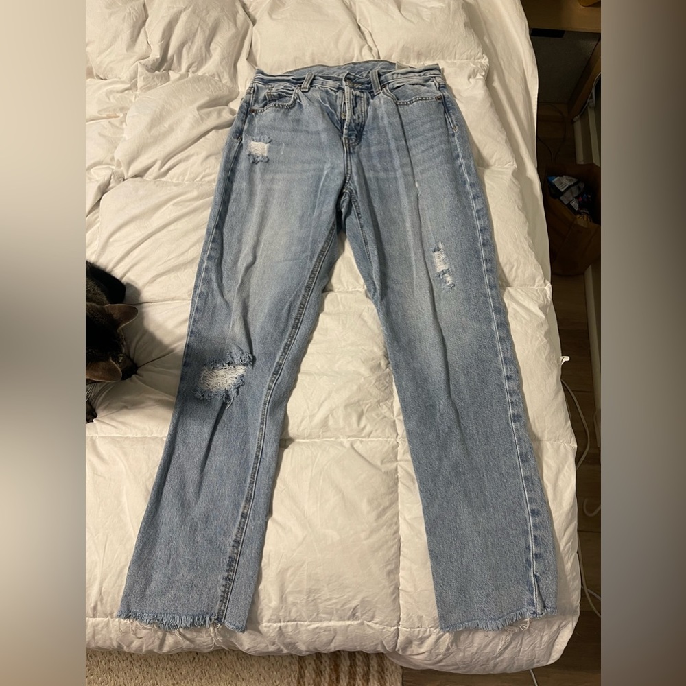 High-waisted boyfriend jeans